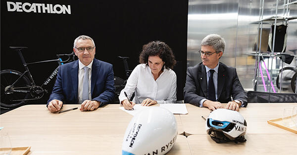 AG2R LA MONDIALE （アージェードゥーゼル・ラ・モンディアル）X VAN